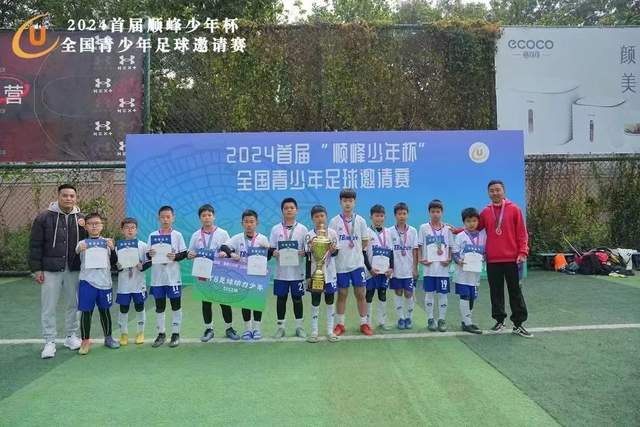 上海徐浦大桥发生多车相撞事故，导致1死2伤，责任争议引关注